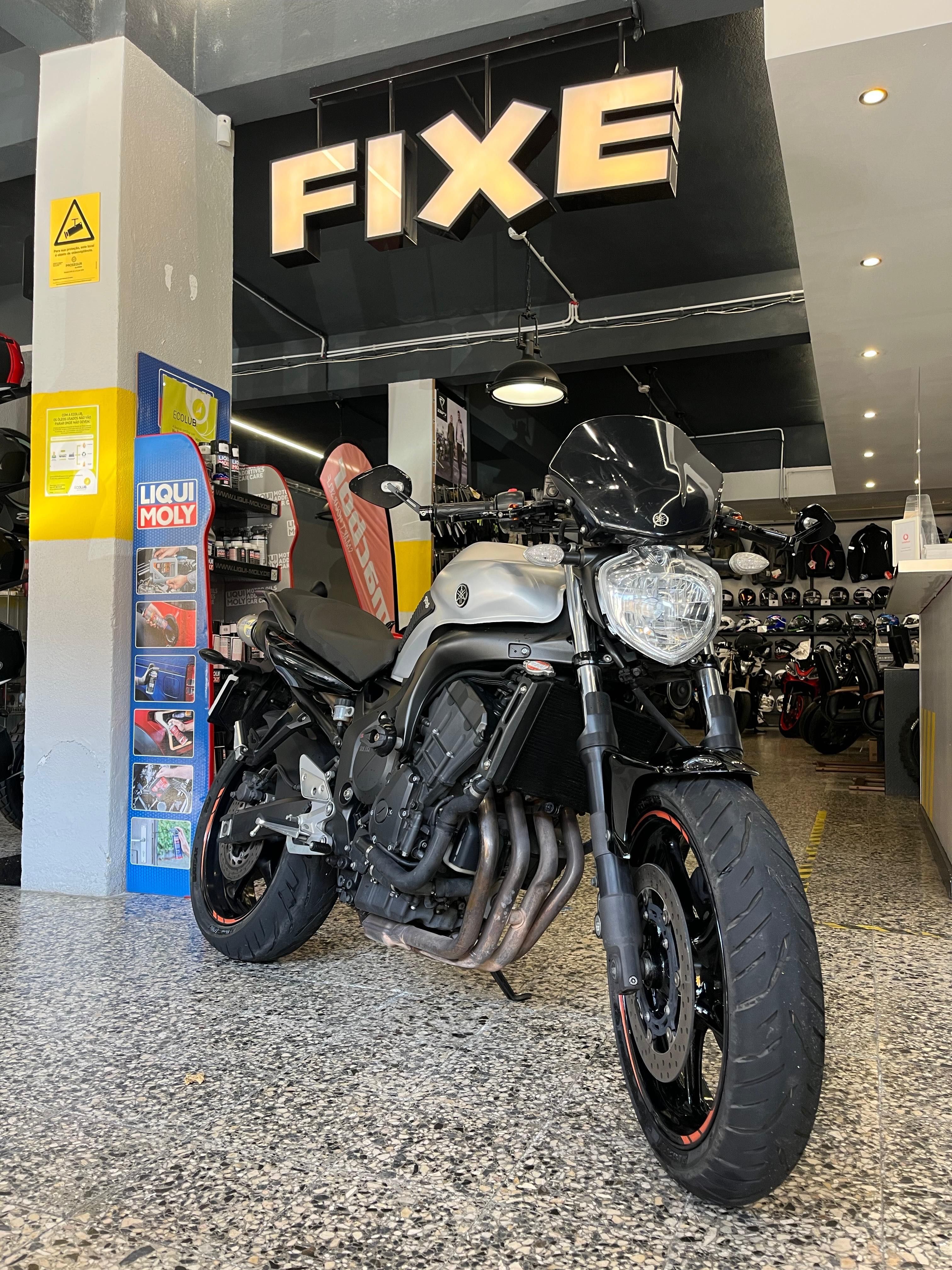 Yamaha FZ6N de 2009 com 37897 Kms, excelente estado, Varios Extras