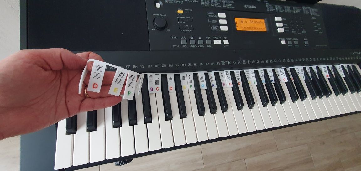 Keyboard Yamaha PSR-E343,