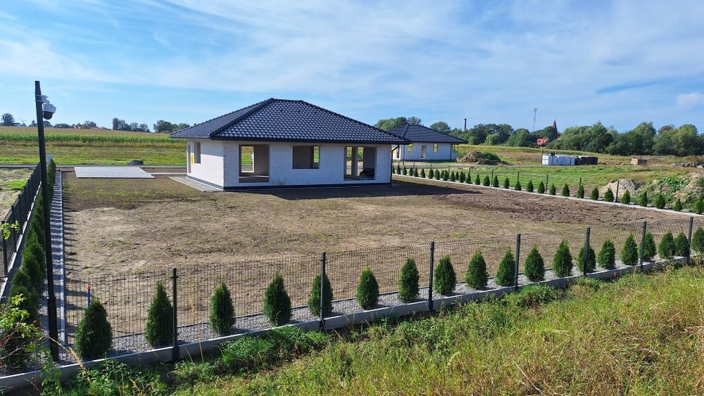 Nowy dom parterowy 105m2 na zamkniętym osiedlu. Woda, prąd, cctv