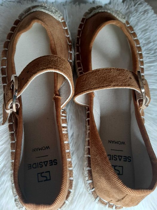 Sapato tipo Mary Jane - 35-  ( Novos)