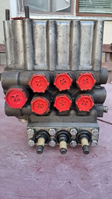 Гідророзподільник Р80-3/1-222. Гидрораспределитель Р-80-3/1-222