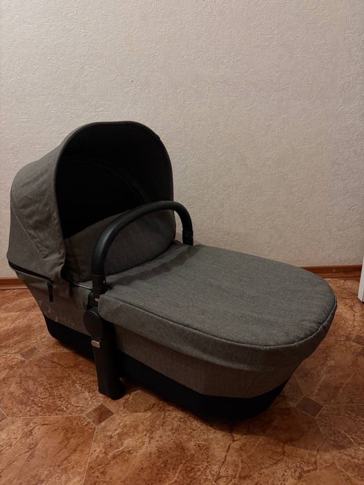 Cybex Priam Soho Grey - повний комплект 3в1 з автокріслом