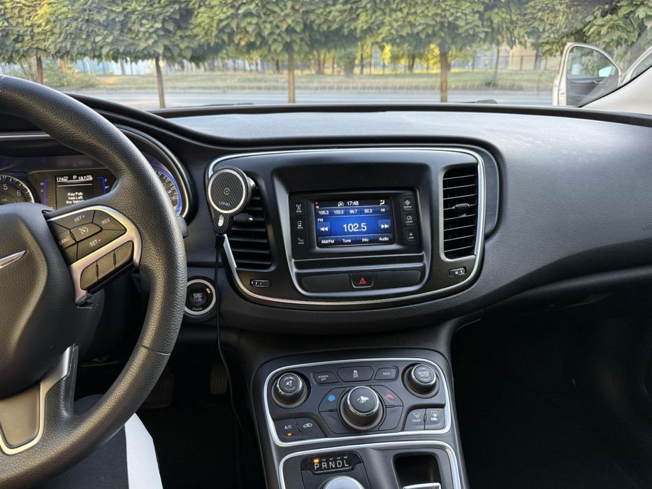 Продається Chrysler 200 2015 року 2,4 бензин