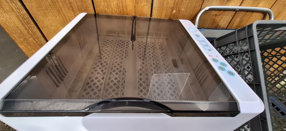 Vendo chocadeira 36 ovos impecável