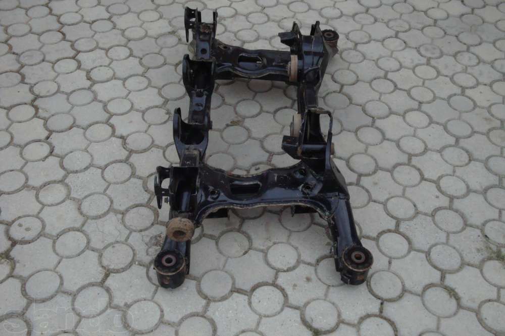 Рама-підвіска заднього моста на Suzuki Grand Vitara 2007 року