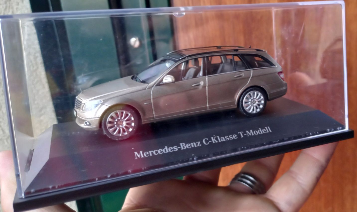 Mercedes-Benz C klass T modell (novo ,  escala 1/43)