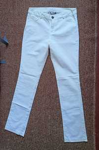 Białe cienkie jeansy damskie roz. 38                        (100)