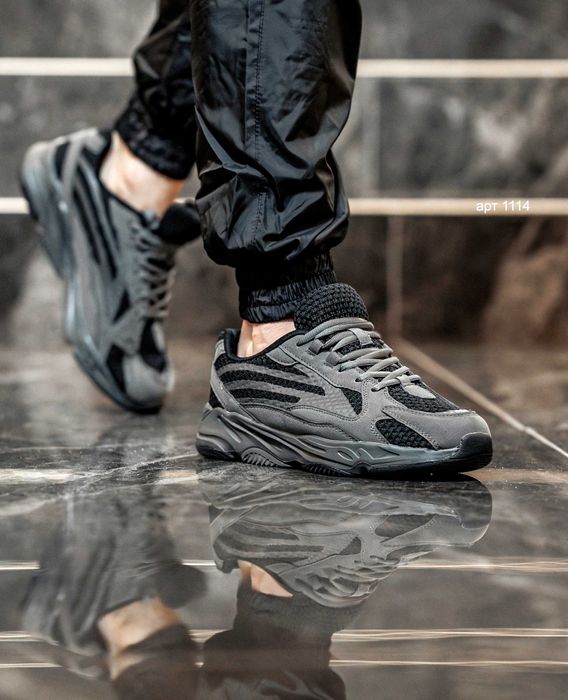 Кросівки 40,41,44 чоловічі Yeezy 700v2 Grey Black / Кроссовки мужские