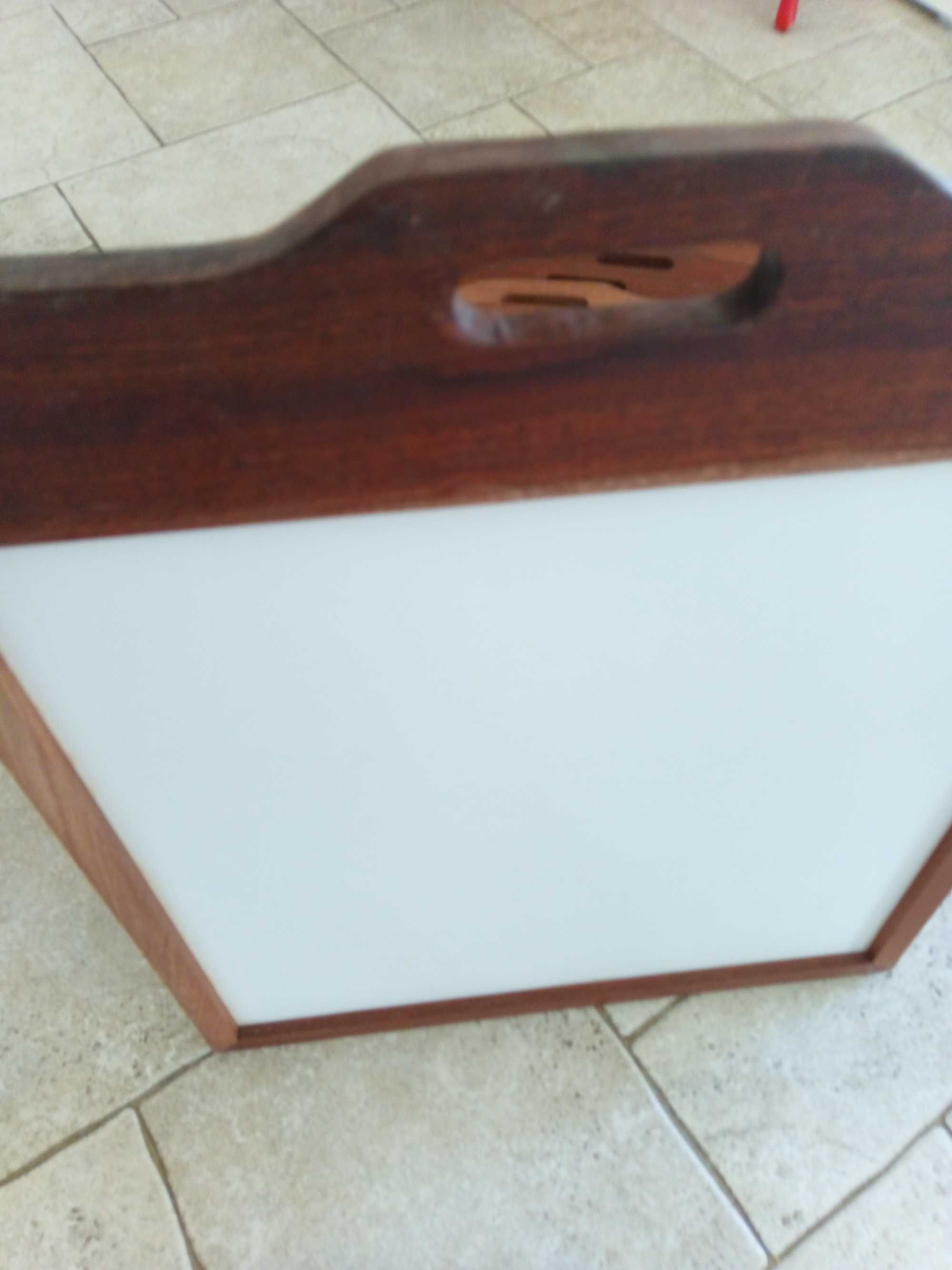 Prancheta de trabalho para oficina de cerâmica/atelier de ofícios