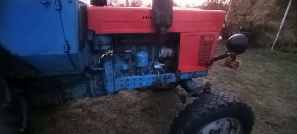 Трактор МТЗ 80 .