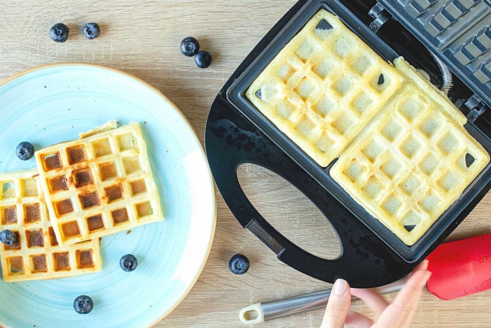 Mocna Gofrownica waflownica TRADYCYJNA OPIEKACZ DWA GOFRY 750 W