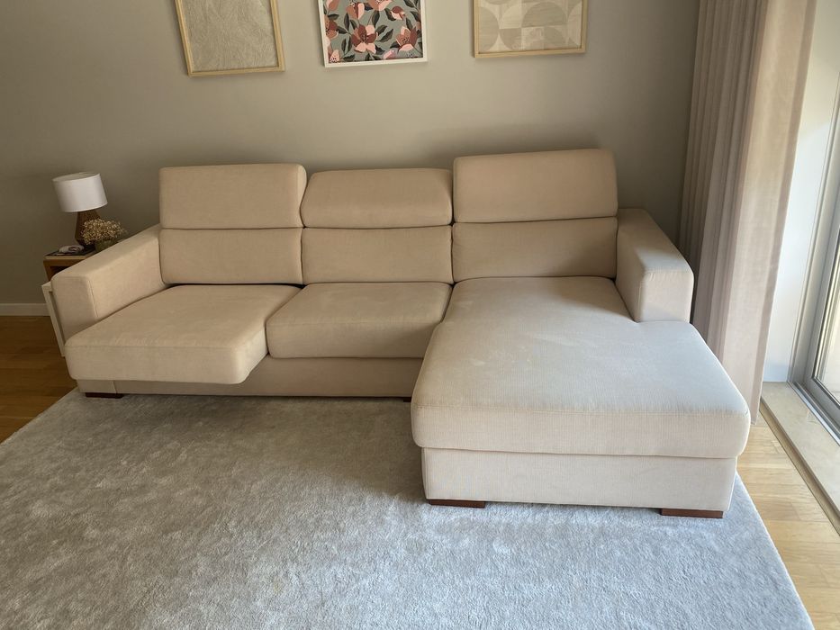 Sofá bege com dois deslizadores e 1 chaise longue