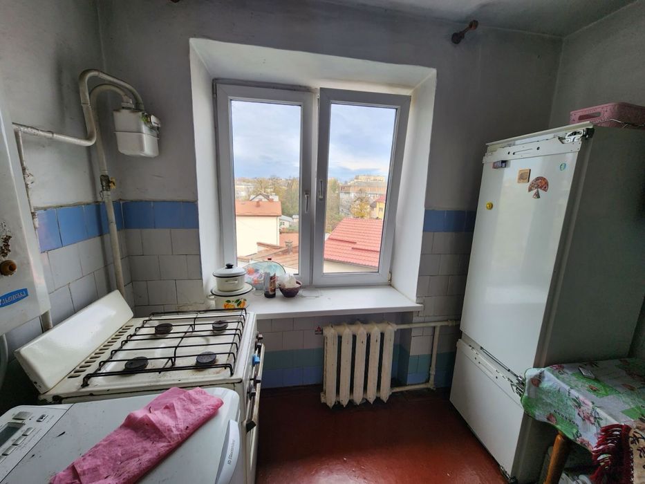 Продам 2 кімнатну вул. Пулюя