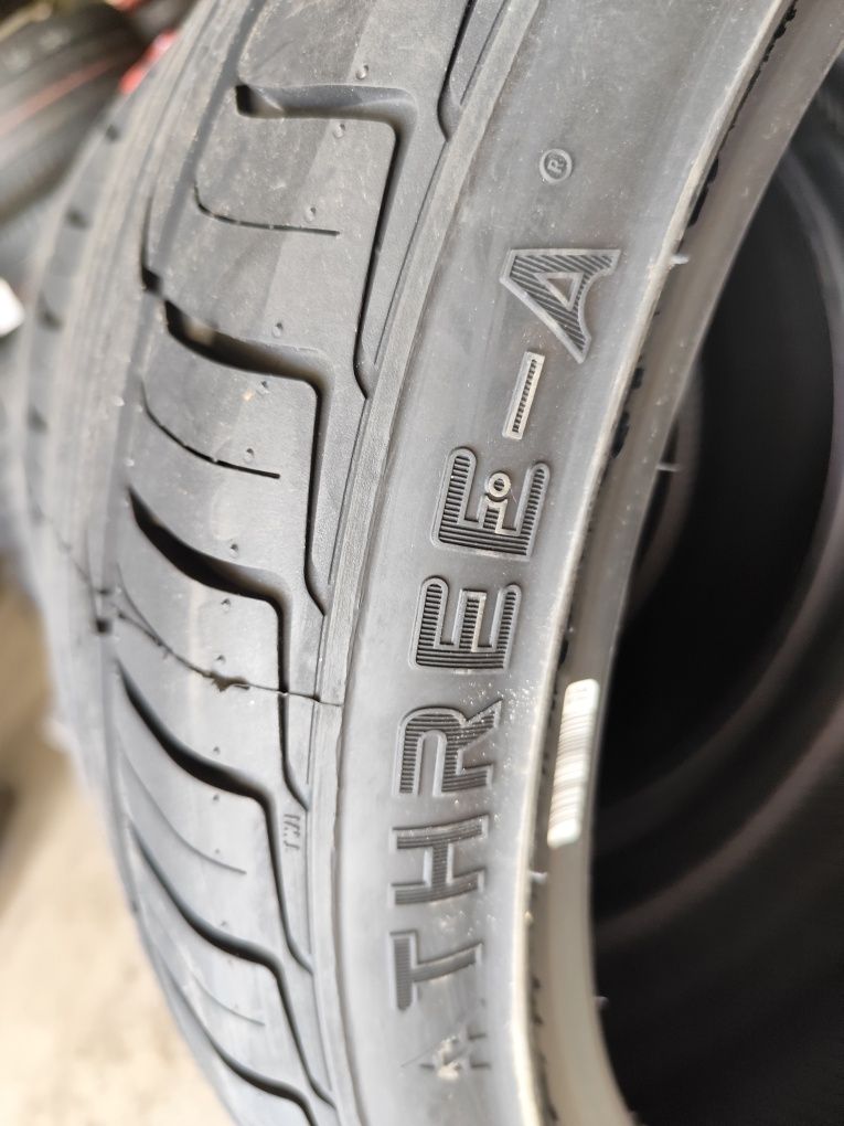 Pneus 225/40r18 Three A Novos