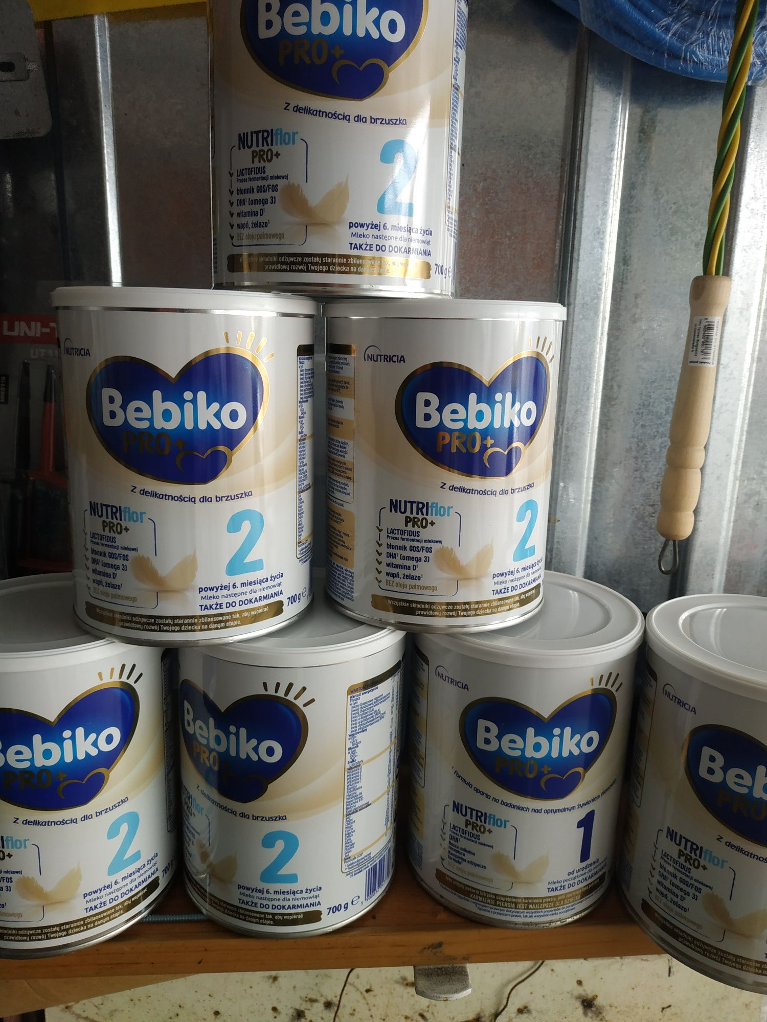 Metalowe puszki po mleku