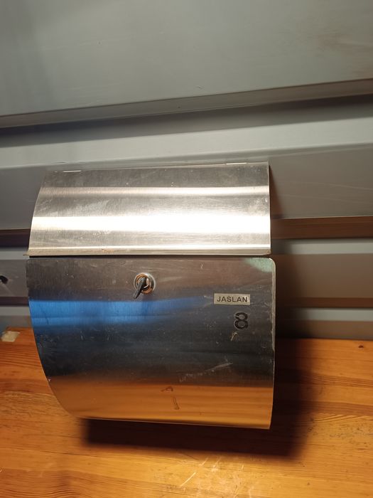 Metalowa skrzynka na listy