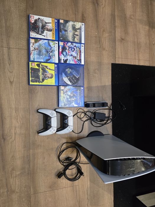 Sprzedam konsolę ps5 z napędem, 1tb plus 7 gier