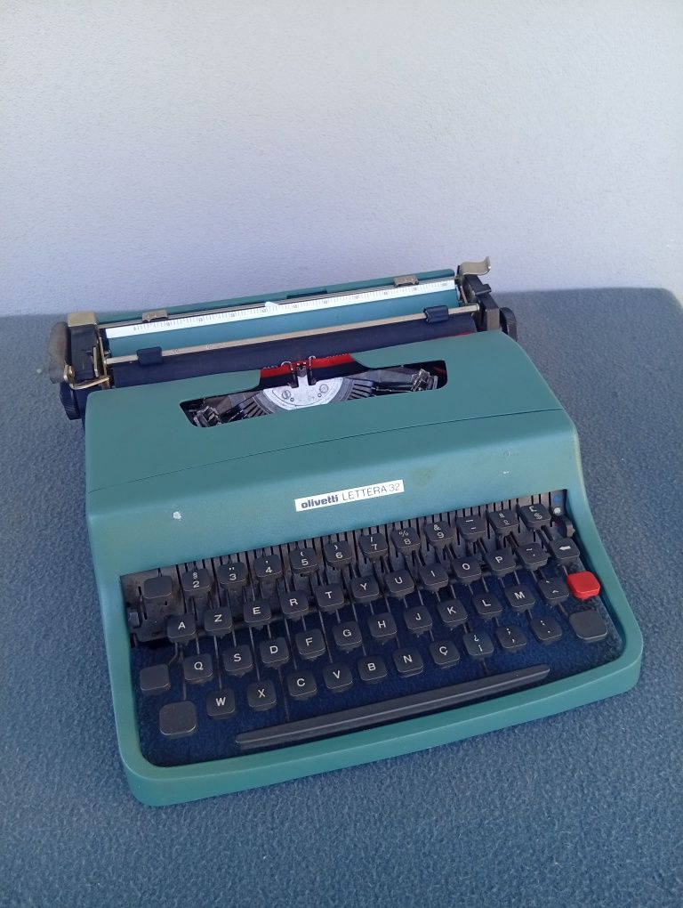Máquina de Escrever Olivetti Lettera 32