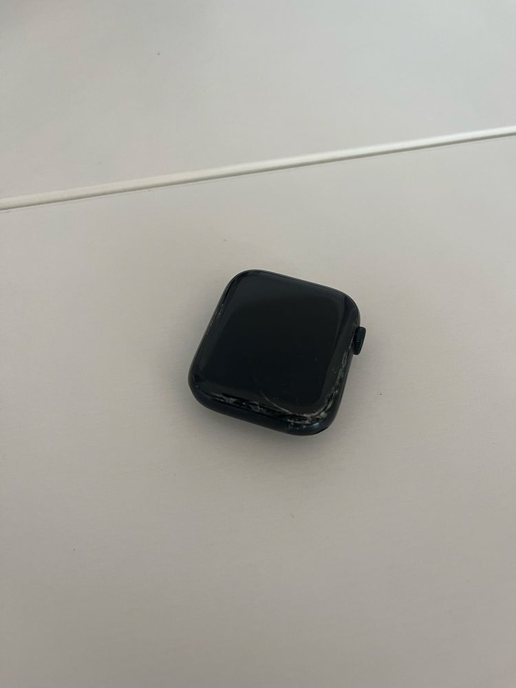 Apple Watch SE 44mm (avariado)