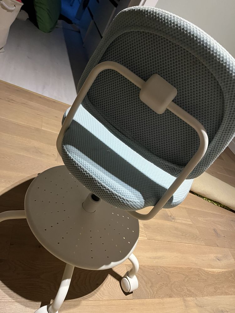 Vimund IKEA krzeslo dzieciecr jasnoniebieskie