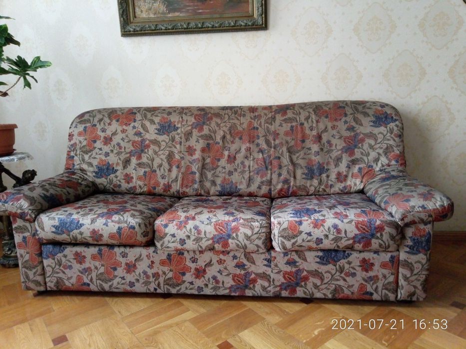 Гарнитур: диван и два кресла
