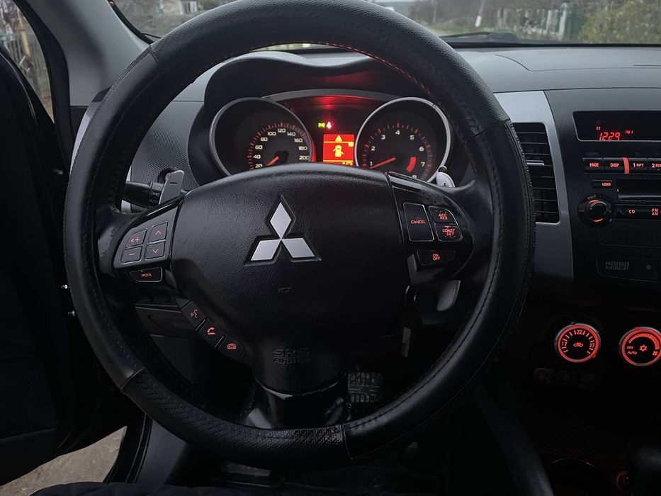 Mitsubishi Outlander 3.0 гаражне зберігання