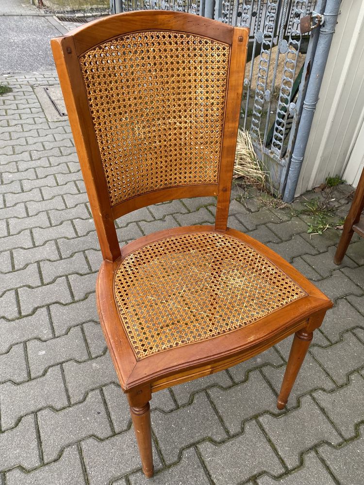 Stoł drewniany z krzesłami, komplet