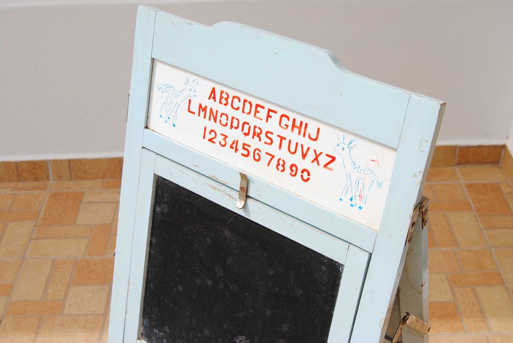 Quadro antigo em madeira e ardósia com cavalete - vintage