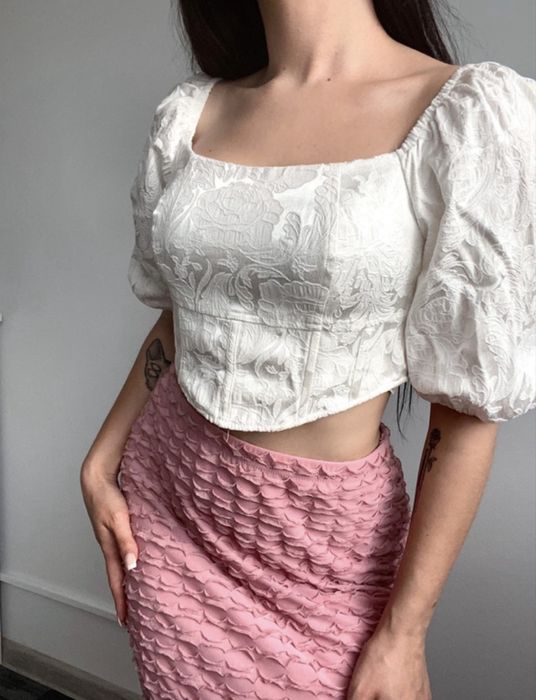 Missguided M/38 bluzka z tłoczonego materiału wiskoza 37%