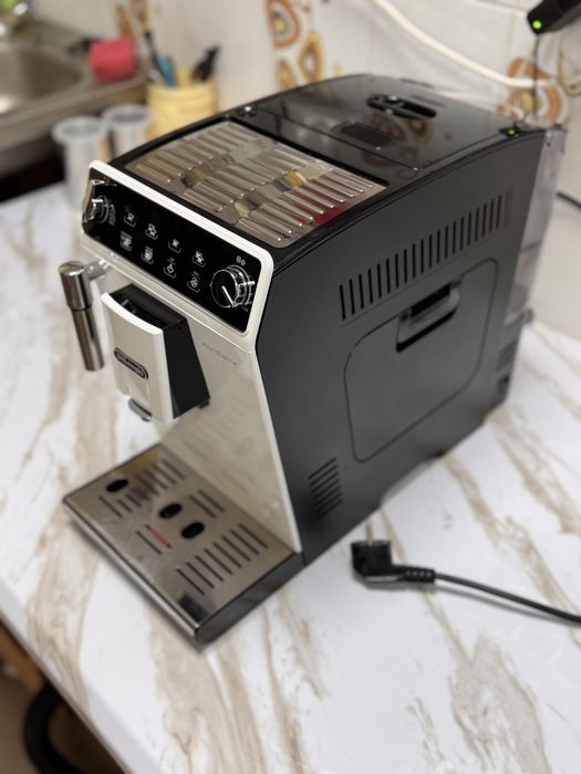 Зернова кавомашина кавоварка Delonghi Autentica гарантія
