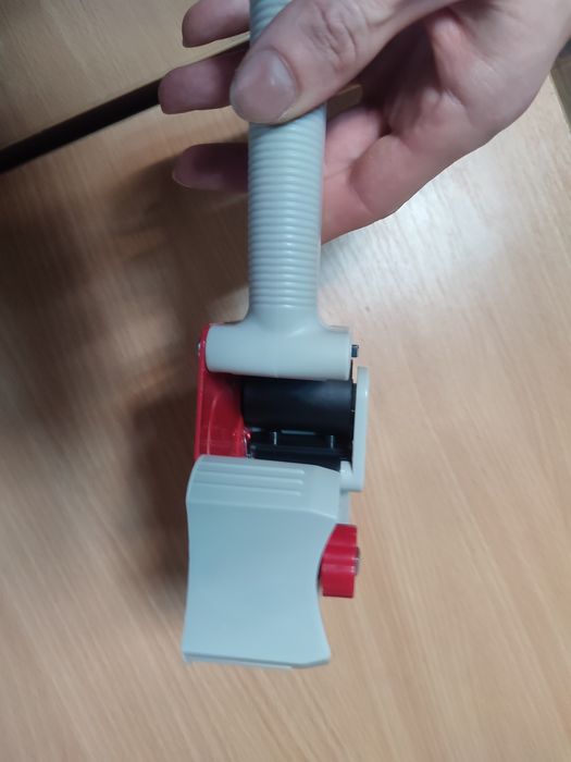 Диспенсер для скотчу