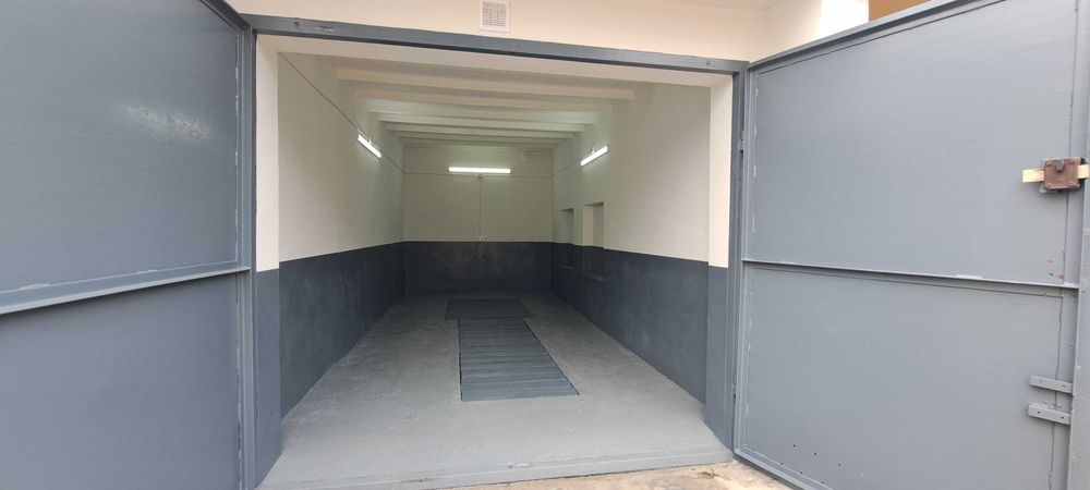 Garaż Zabrze Cisowa Po Remoncie. Prąd Kanał Księga Wieczysta Własność.