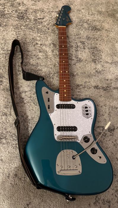 Guitarra Fender Vintera 60s Jaguar - Cor Ocean Turquoise