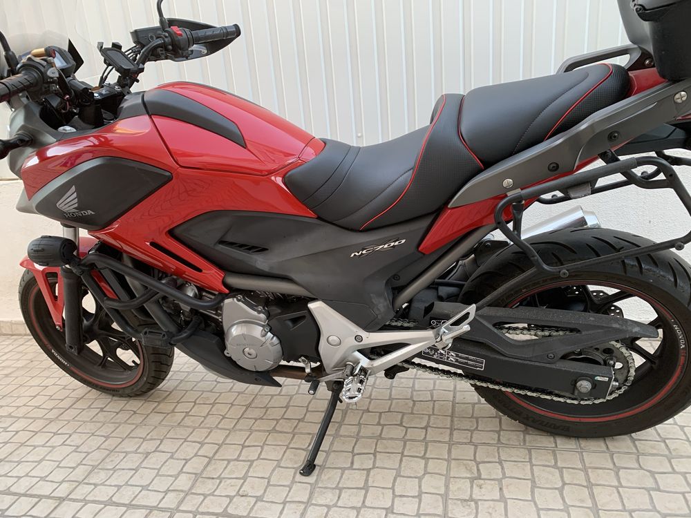 Mota Honda NC700X Vermelha.