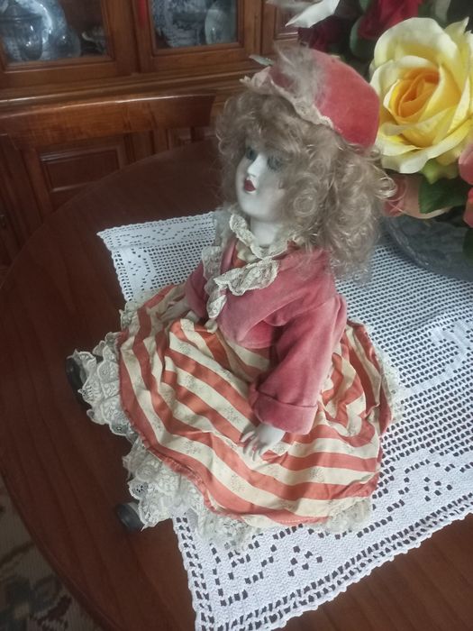 Boneca de porcelana