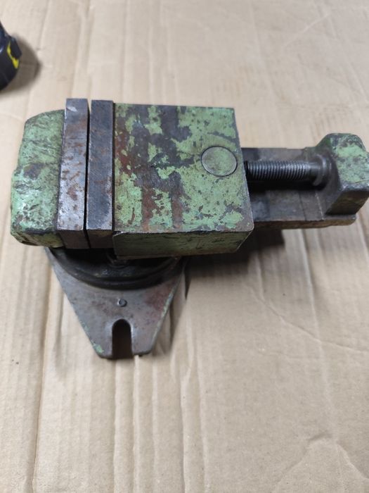 Продам тіски лещята