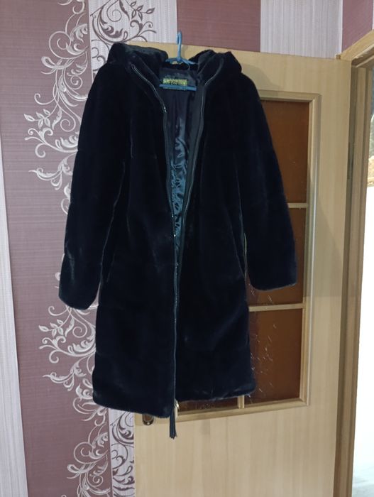 Продам шубку чорну