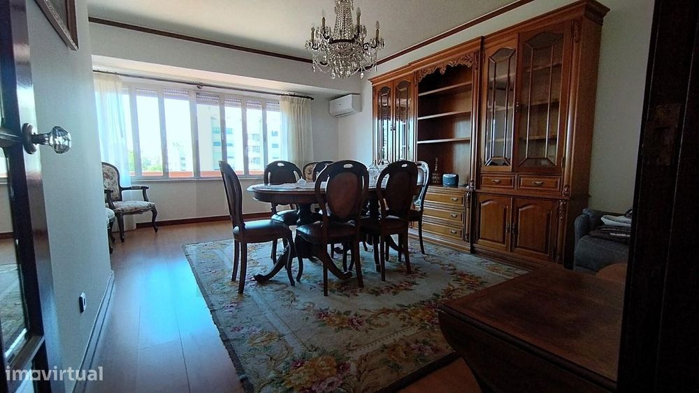 ARRENDAMENTO - Apartamento T2 Duplex com Marquise e Varanda – Telheira