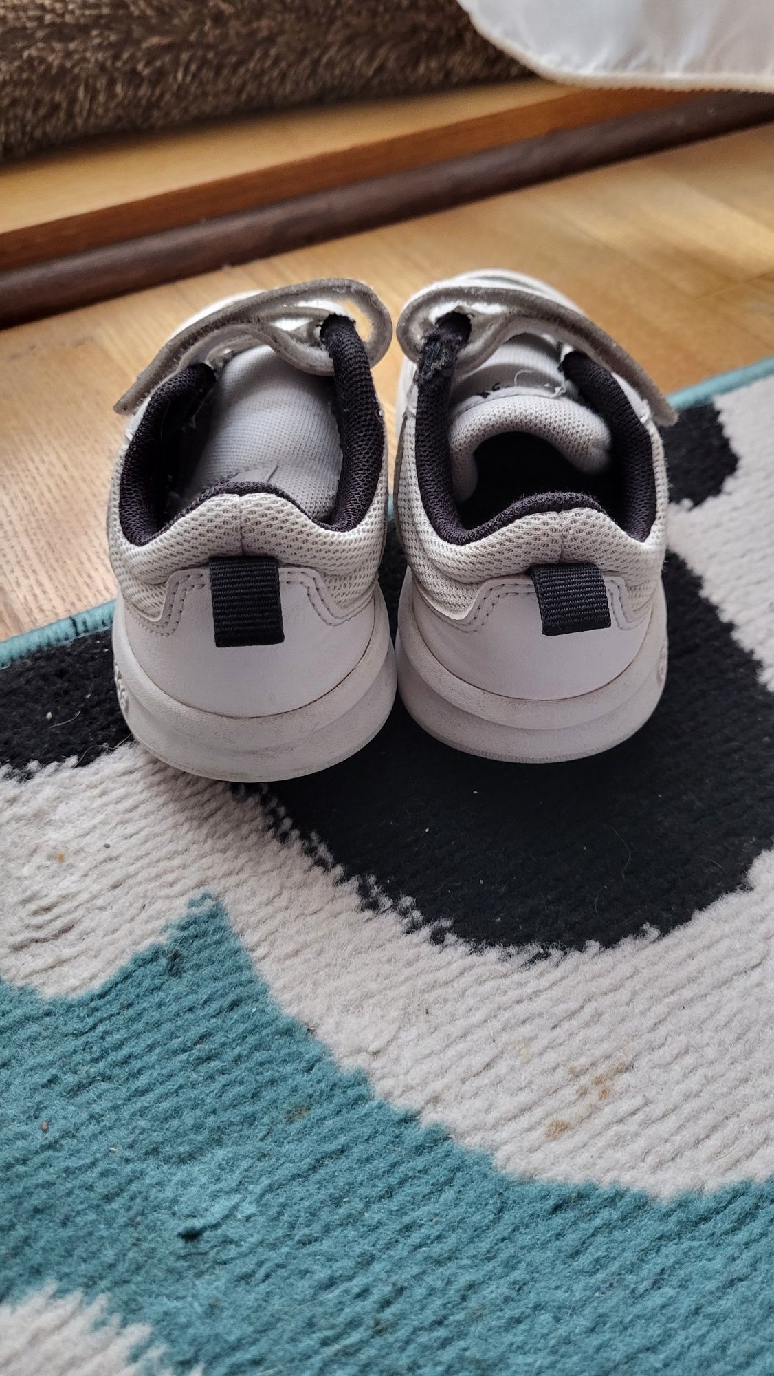 Adidas buty chłopięce. Rozmiar 27.