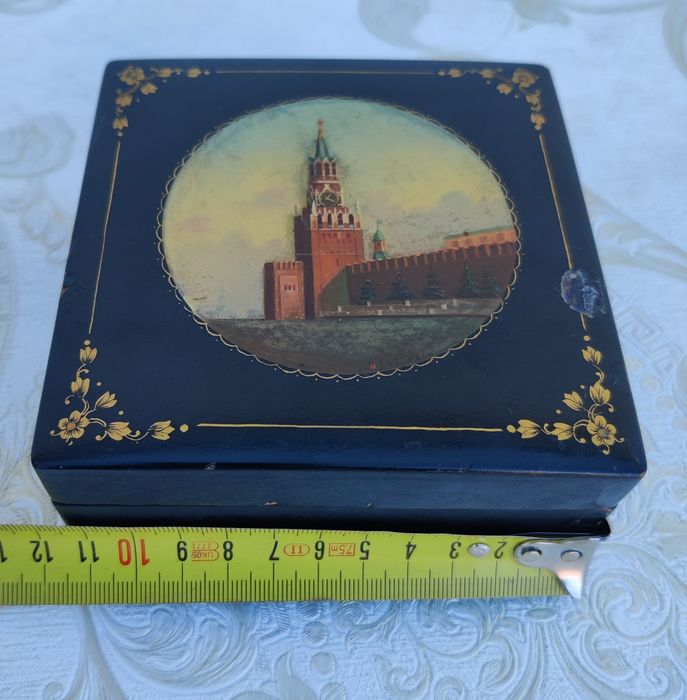 Скринька для прикрас. Агітлак.Федоскіно.худ.Сибарова