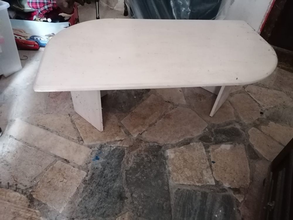 Mesa de frente de sofa