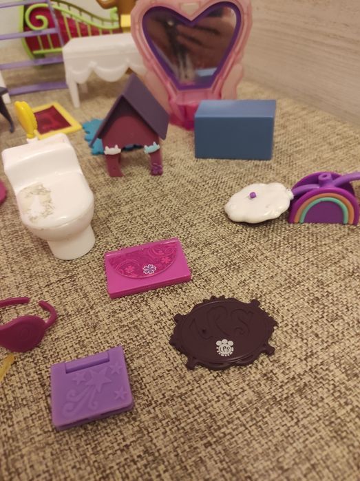 Akcesoria do domku dla lalek lózka krzesła stoły obrazy itp