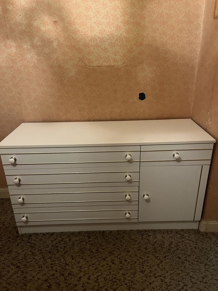 Móvel arrumação quarto. Cómoda. Estilo moderno