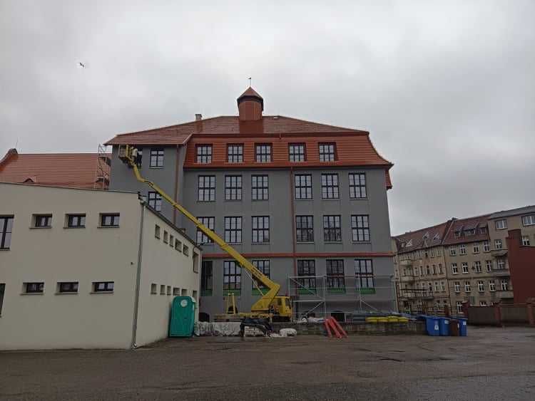 Zwyżka, podnośnik koszowy 26m, mycie dachów, wycinka drzew itp.