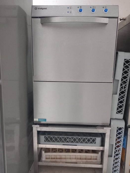 Używana zmywarka gastronomiczna (Model 1: STALGAST NE50 DPM 801506)