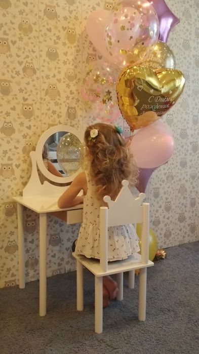 Детский столик,  Трюмо с зеркалом,  макияжный стол для девочки