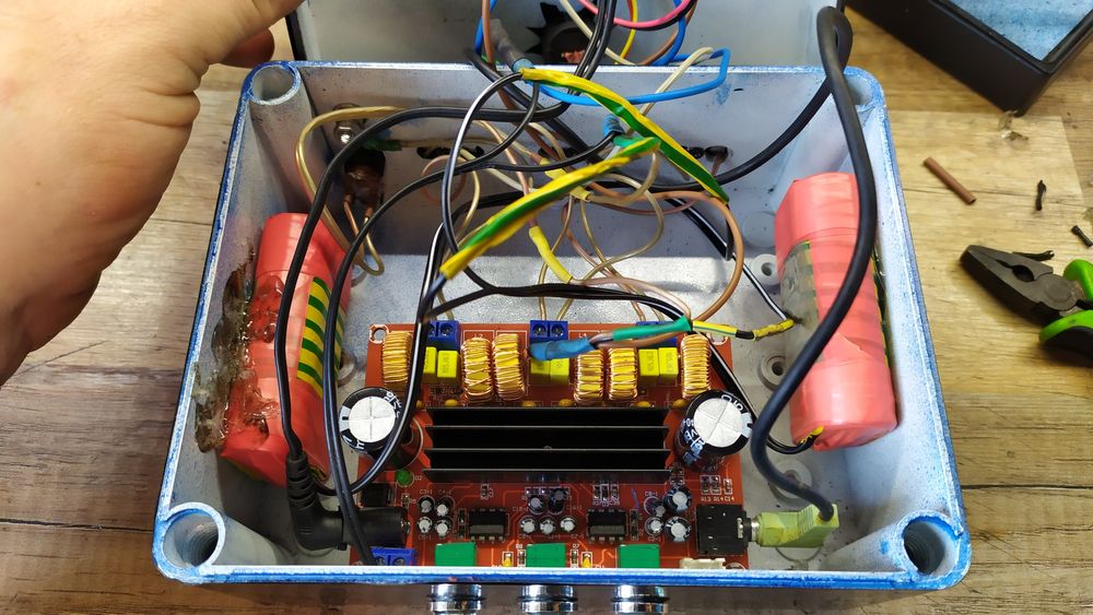Wzmacniacz stereo na 24 v