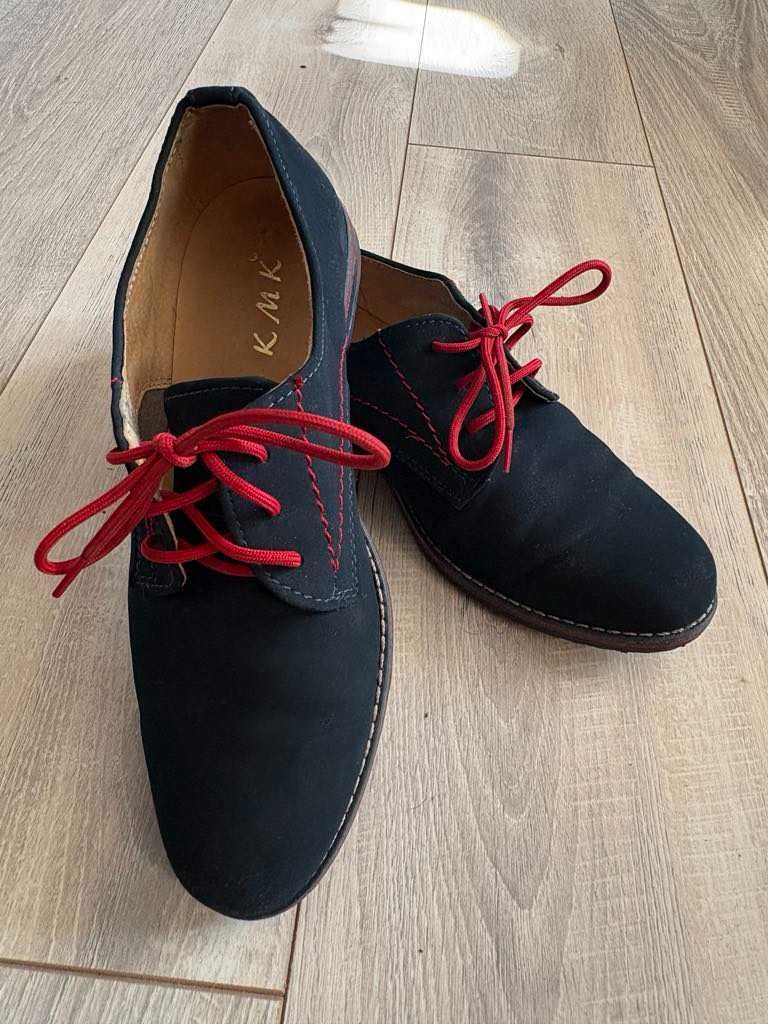Używane w bardzo dobrym stanie buty wizytowe/komunijne rozmiar 33