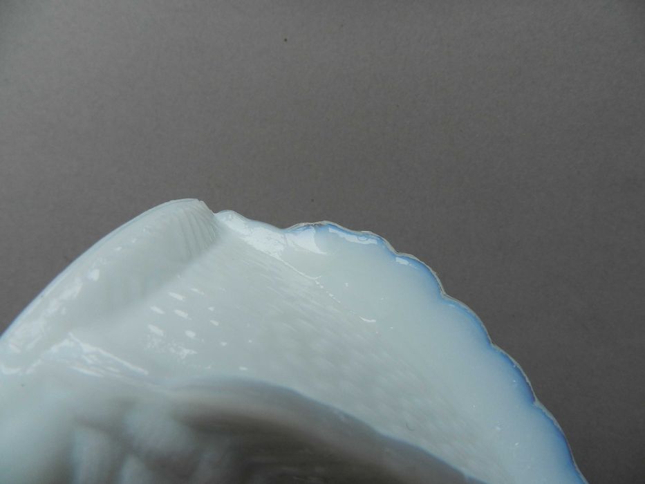 szklana średnia  kura biała lattimo tylko góra szkło PRL