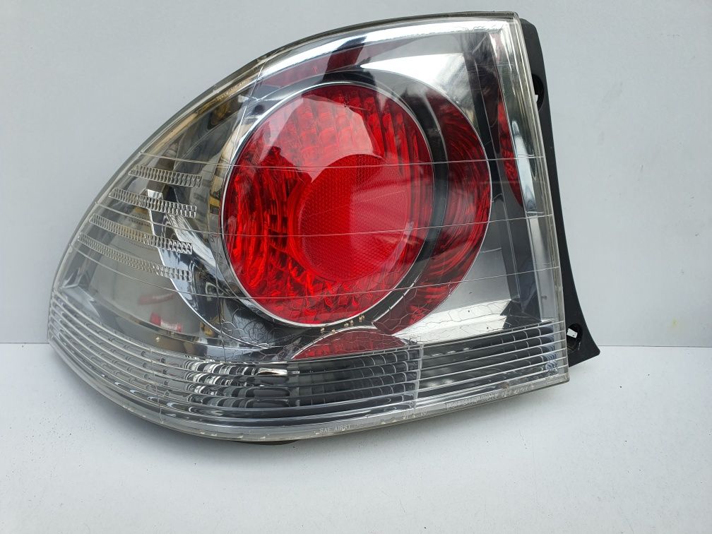 LEXUS IS200 IS300 lampa lewa tylna sedan 99-05